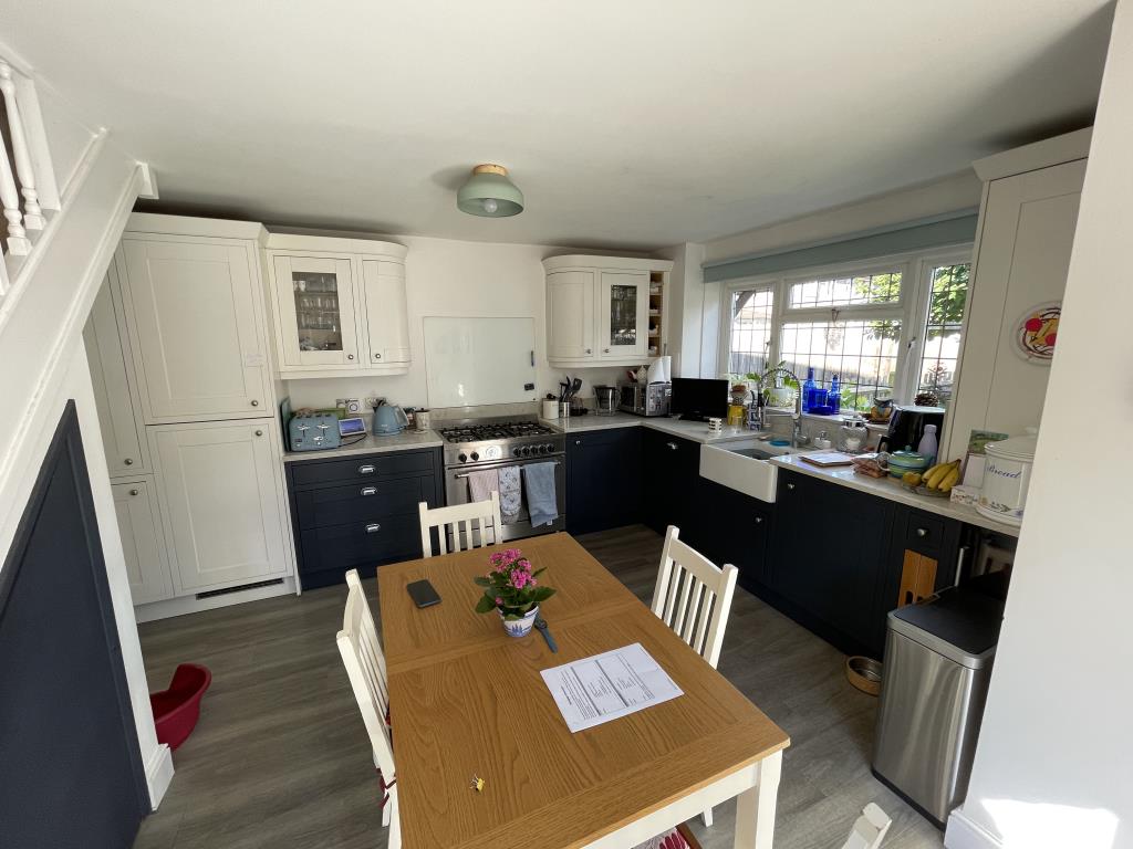 Lot: 58 - RESIDENTIAL ASSURED TENANCY INVESTMENT - Internal image of kitchen Diner